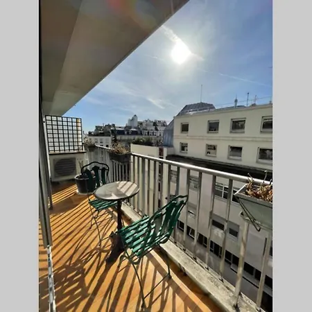 Grand Studio A Deux Pas Des Champs Elysees דירה